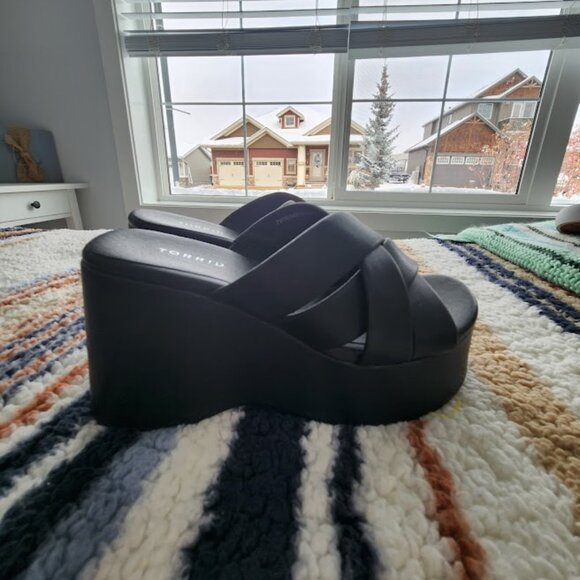 Platform Sandals - Picture 1 of 2